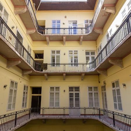Luxury Lisbeth Apartman Budapest Exteriör bild